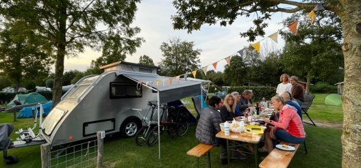 camping Vlietland tent en tafel